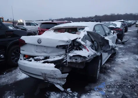 2019 Volkswagen Passat 2.0T Wolfsburg Edition z USA, uszkodzony, nr VIN 1VWLA7A36KC008937